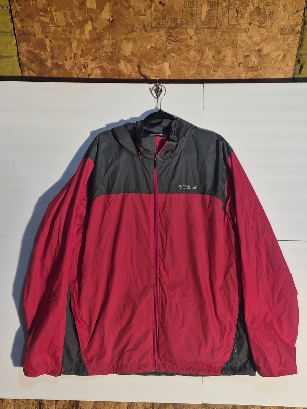 Columbia Men's Pink and Gray Hooded Windbreaker